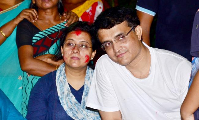 Sourav Ganguly along with his wife and daughter bid adieu to Goddess Durga in Kolkata