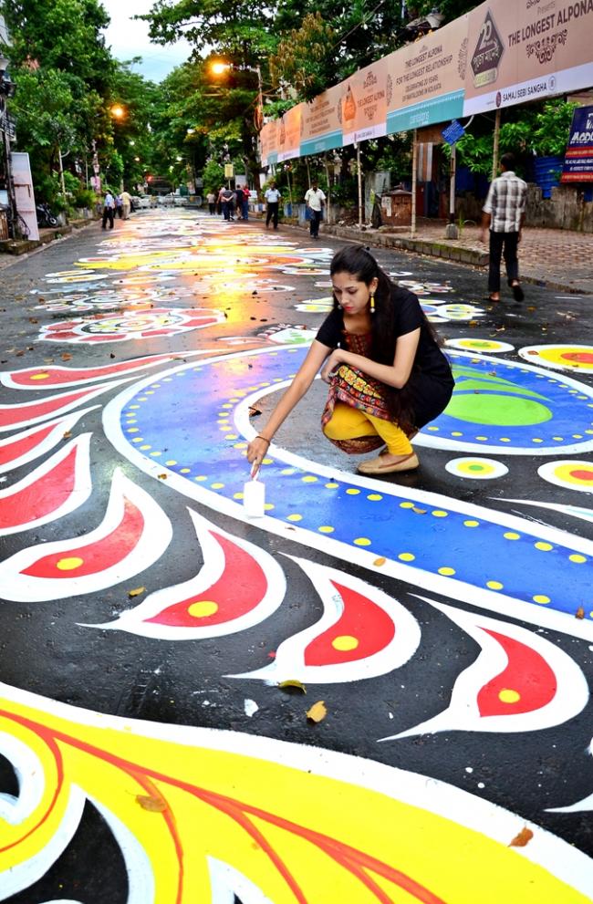 Kolkata designing India's  â€˜Longest Street Alponaâ€™ for Durga Puja