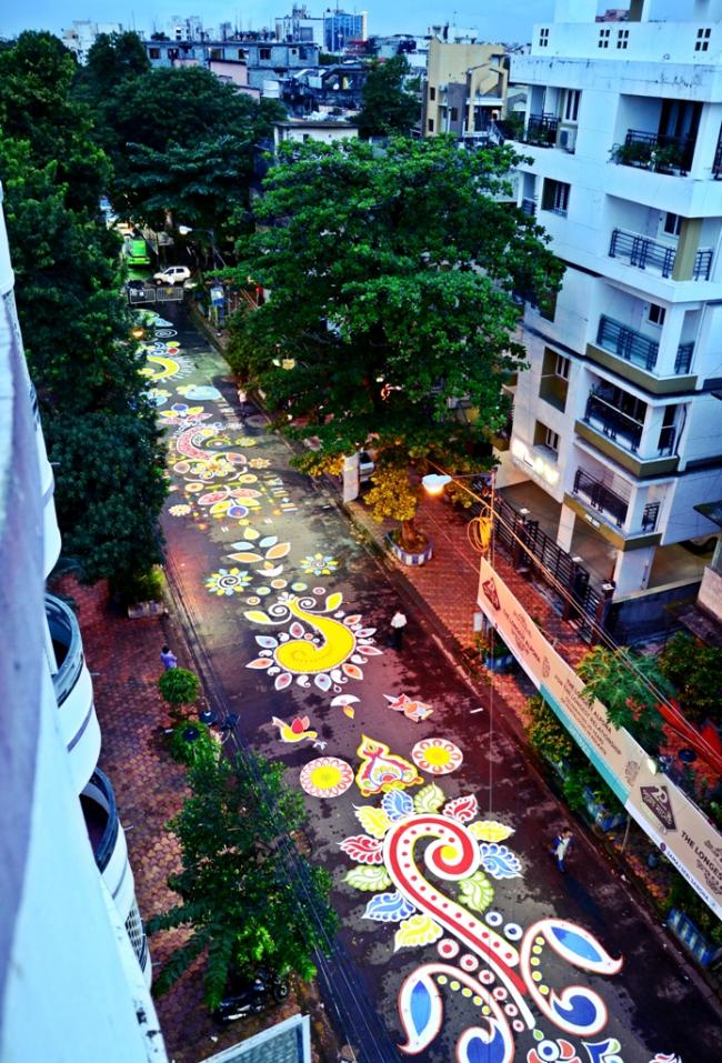 Kolkata designing India's  â€˜Longest Street Alponaâ€™ for Durga Puja
