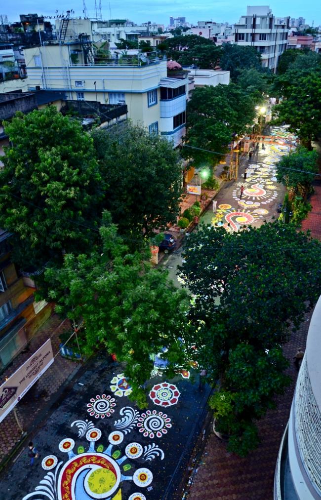 Kolkata designing India's  â€˜Longest Street Alponaâ€™ for Durga Puja