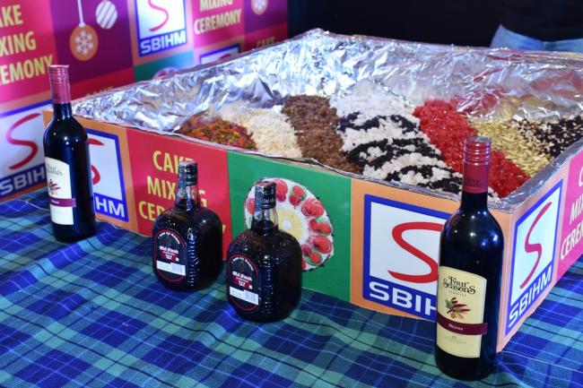 Actor Arjun Chakraborty and Chef Manjit Singh Gill join SBIHM students at their cake mixing ceremony