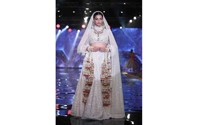 Sonam Kapoor walks down ramp for Abu Jani and Sandeep Khosla 