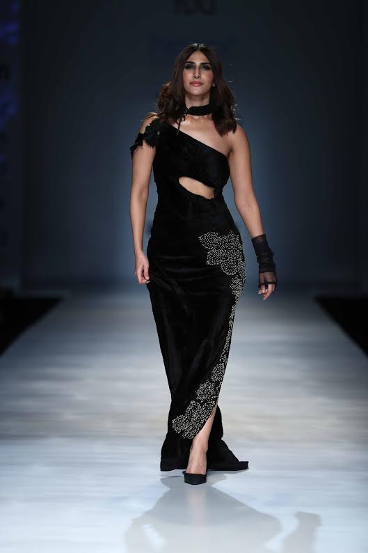 Vaani Kapoor walks ramp at Amazon India Fashion Week