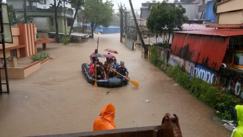 Indian Navy mounts rescue operations in flood-hit Kerala