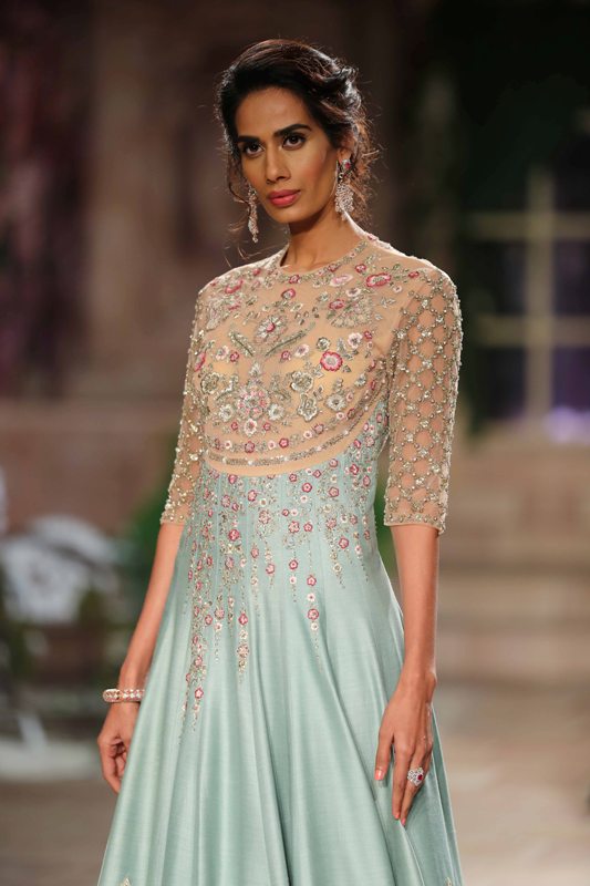 Kangana Ranaut walks the ramp in India Couture Week