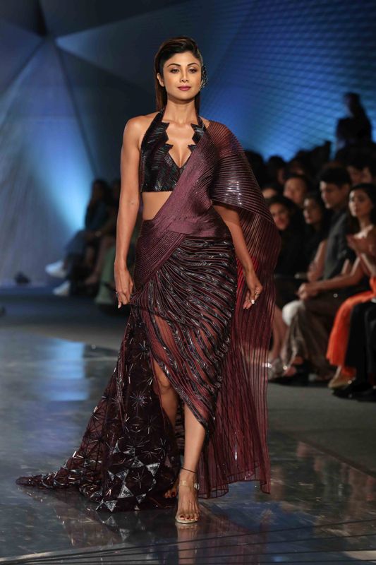 Shilpa Shetty walks for Amit Aggarwal in India Couture Week
