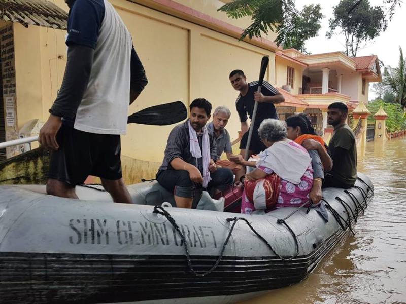 Indian Navy mounts rescue operations in flood-hit Kerala