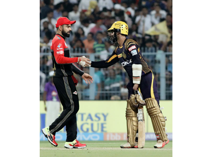 Kolkata crowd watch KKR beat RCB, Shah Rukh Khan cheers Knights