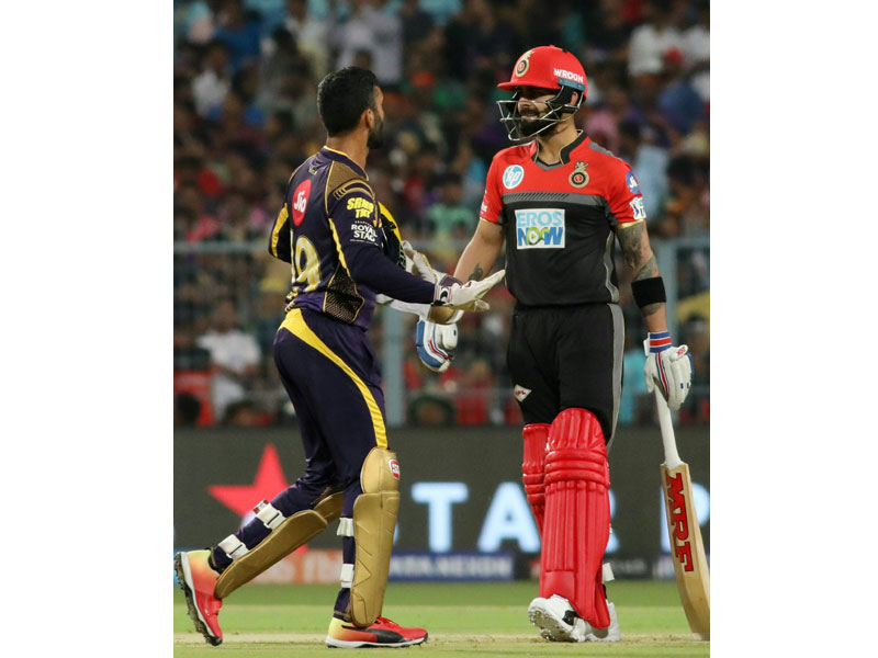 Kolkata crowd watch KKR beat RCB, Shah Rukh Khan cheers Knights