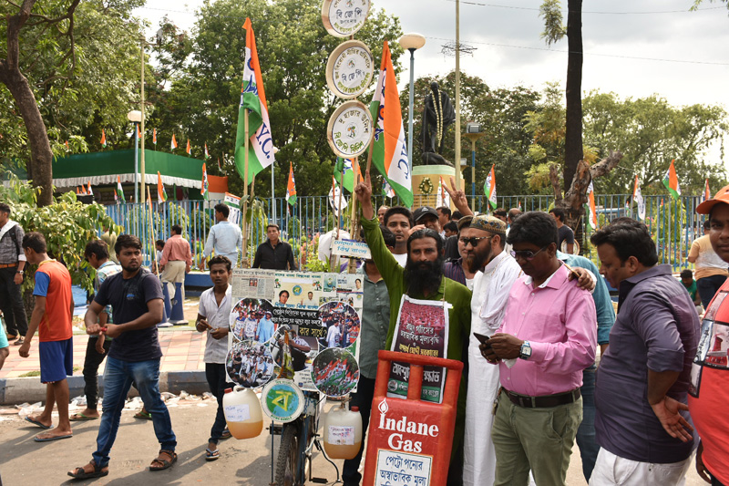 Kolkata: TMC protest against fuel price hike