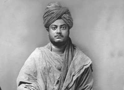 PM bows to Swami Vivekananda on his Jayanti