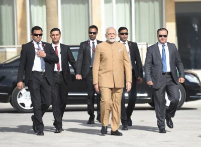 PM Modi arrives Palestine, lays wreaths at Yasser Arafat Mausoleum