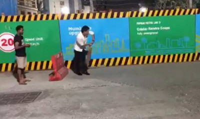 Sachin Tendulkar plays street cricket in Mumbai with local boy
