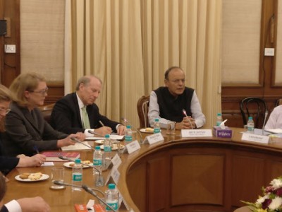 ATMs run dry across the country ; Jaitley says cash crunch temporary