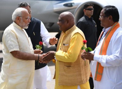 PM Modi arrives in Chhattisgarh, to  inaugurate steel plant, airport