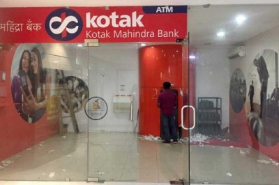 Three held for installing skimming device in Kolkata ATM