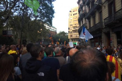 Police, Catalan separatists clash in Barcelona; train services hit