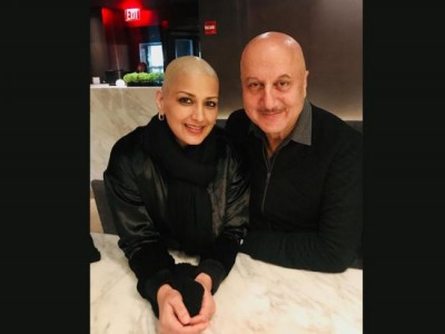 Anupam Kher meets 'inspirational' Sonali Bendre, shares image on social media