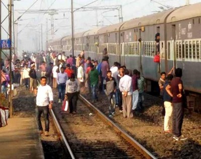 A coach of Dhauli Express derails in West Bengal, no casualties reported