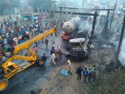 West Bengal: Two killed in oil tanker-truck collision in Howrah