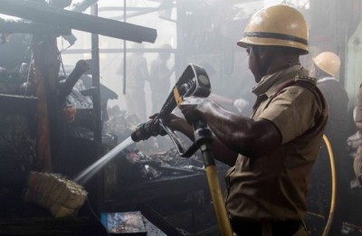 Massive fire breaks out in Kolkata market, firefight ops underway
