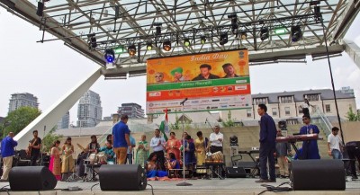 Toronto's India Day Parade pays tribute to Indian multiculturalism 