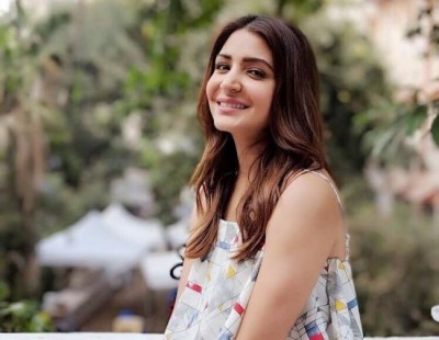 Anushka Sharma shares gorgeous image of herself on Twitter 