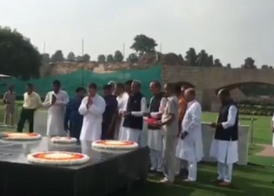 Bharat Bandh: Rahul Gandhi joins protest in Delhi