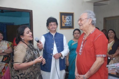 Soumitra Chatterjee conferred with honorary membership of Rotary Club of Calcutta Sun City of Rotary District 3291  