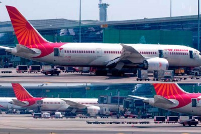 Storm and rain hit Delhi, 24 flights diverted 
