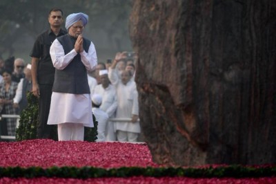 Manmohan Singh, Rahul Gandhi, Sonia Gandhi pay tribute to ex-PM Indira Gandhi 