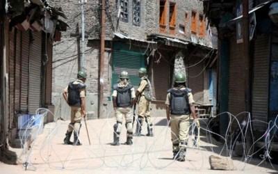 Kashmir : Four policemen killed in militant attack