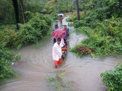 Water starts receding in Kerala, IAF continues rescue and relief ops