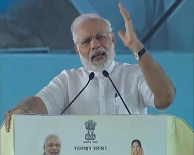 Prime Minister Narendra Modi attacks Congress with "bail-gaadi" remark 