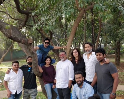 Varun Dhawan enjoys shooting under natural lights  