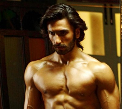 Ranveer Singh shares shirtless image of himself on Twitter, goes viral 
