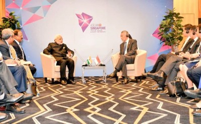Narendra Modi meets Singapore PM Lee Hsien Loong  