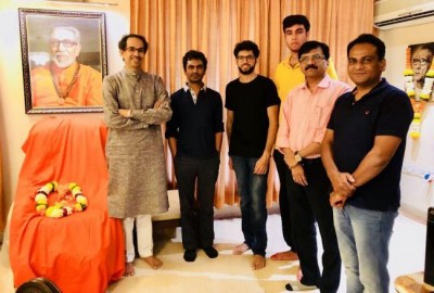 Nawazuddin Siddiqui starts preparing for "Thackeray", shares image of meeting Uddhav Thackeray  on Instagram