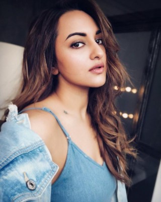 Sonakshi Sinha arrives in  Bangkok to shoot "Happy Bhag Jayegi Returns 