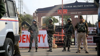 Suspected terrorists attack CRPF camp in south Kashmir