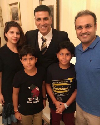 Virender Sehwag 'sold' for Akshay Kumar's Gold?