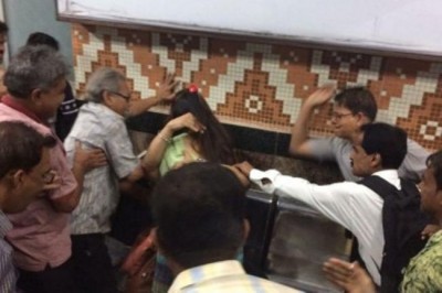 Mob harasses, attacks couple for hugging in Kolkata metro