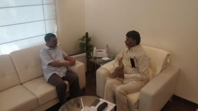 Chandrababu Naidu meets Arvind Kejriwal in Delhi