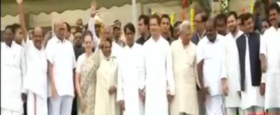 Kumaraswamy swears in as Karnataka CM in a complete show of opposition unity