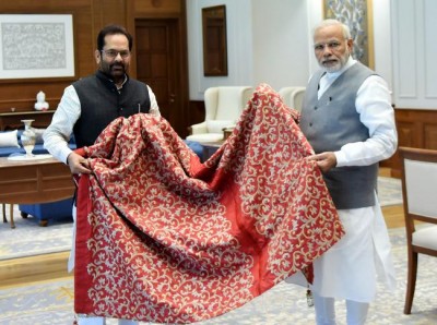 PM Modi hands over chaadar to be offered at Dargah of Khwaja Moinuddin Chishti