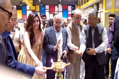 Starmark's store in South City mall reopens