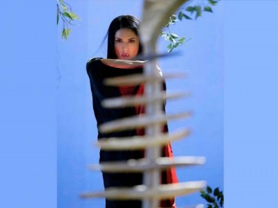Sunny Leone tried to scare fans in her Vampire avatar 