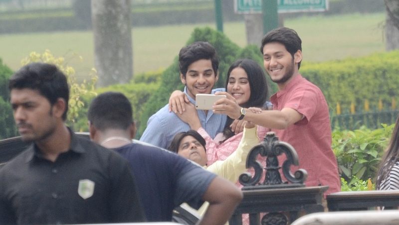 Janhvi Kapoor, Ishaan Khatter shoot at Victoria Memorial for Dhadak