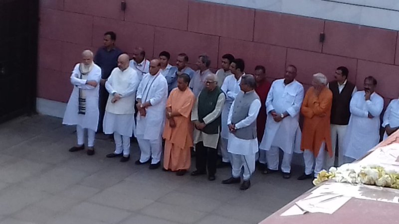 Leaders pay tribute to Vajpayee