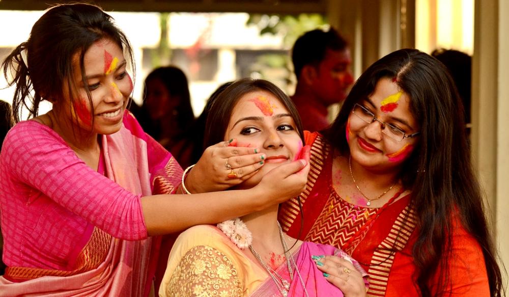 Kolkata celebrates festival of colours